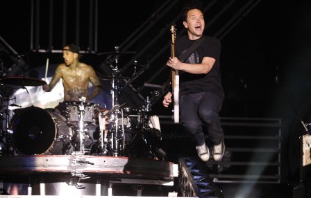 Kontroversi Kisruh di Tubuh Blink-182